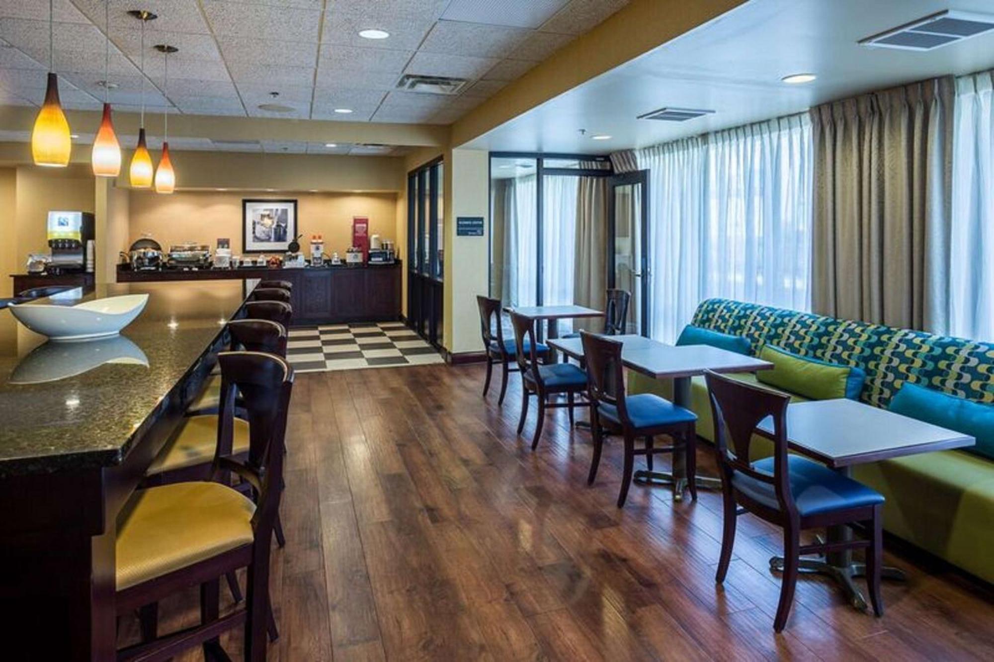 Hampton Inn Somerset Exteriör bild